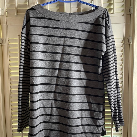 Maternity LOT. Fits like a med (different sizes) - Picture 2 of 6